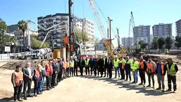 Köprülü kavşak inşaatının detaylı görünümü