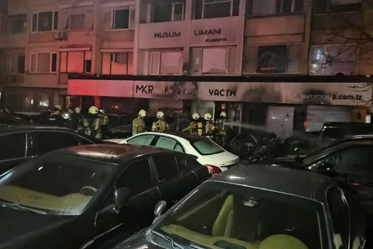Beşiktaş’ta Oto Galeride Çıkan Yangın 15 Aracı Yok Etti, 100 Milyon TL Hasar Oluşturdu