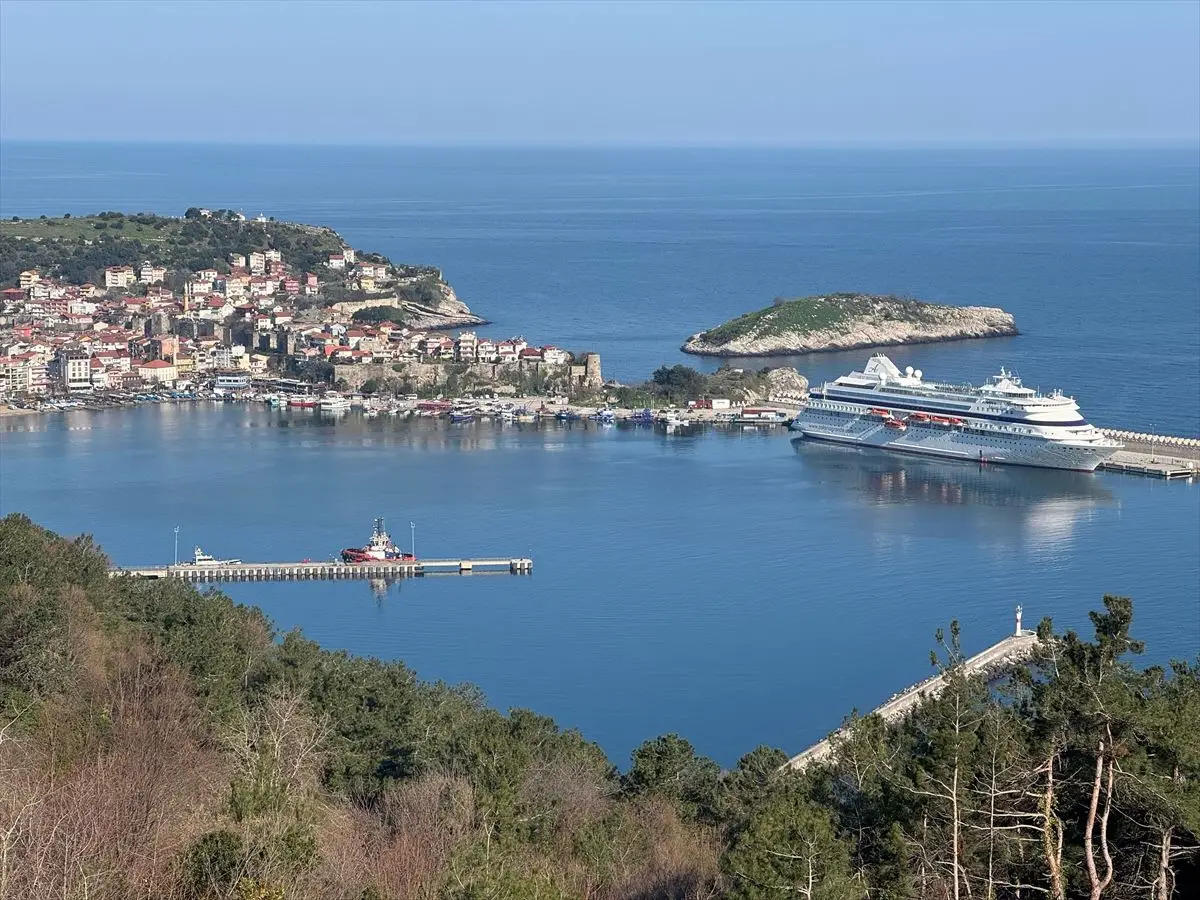 Amasra’da Astoria Grande Kruvaziyer Turizmi Canlanıyor: 907 Yolcu Şehri Ziyaret Ediyor