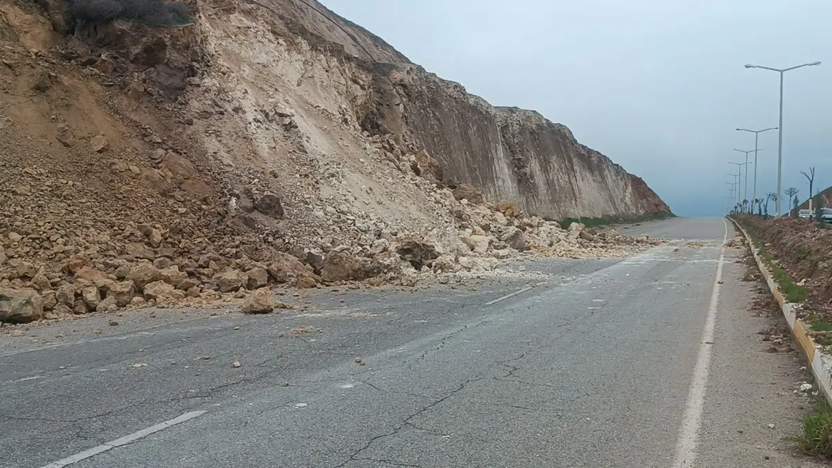 Batman’da Üniversite Yolunda Heyelan: Tek Taraflı Trafik Uygulandı