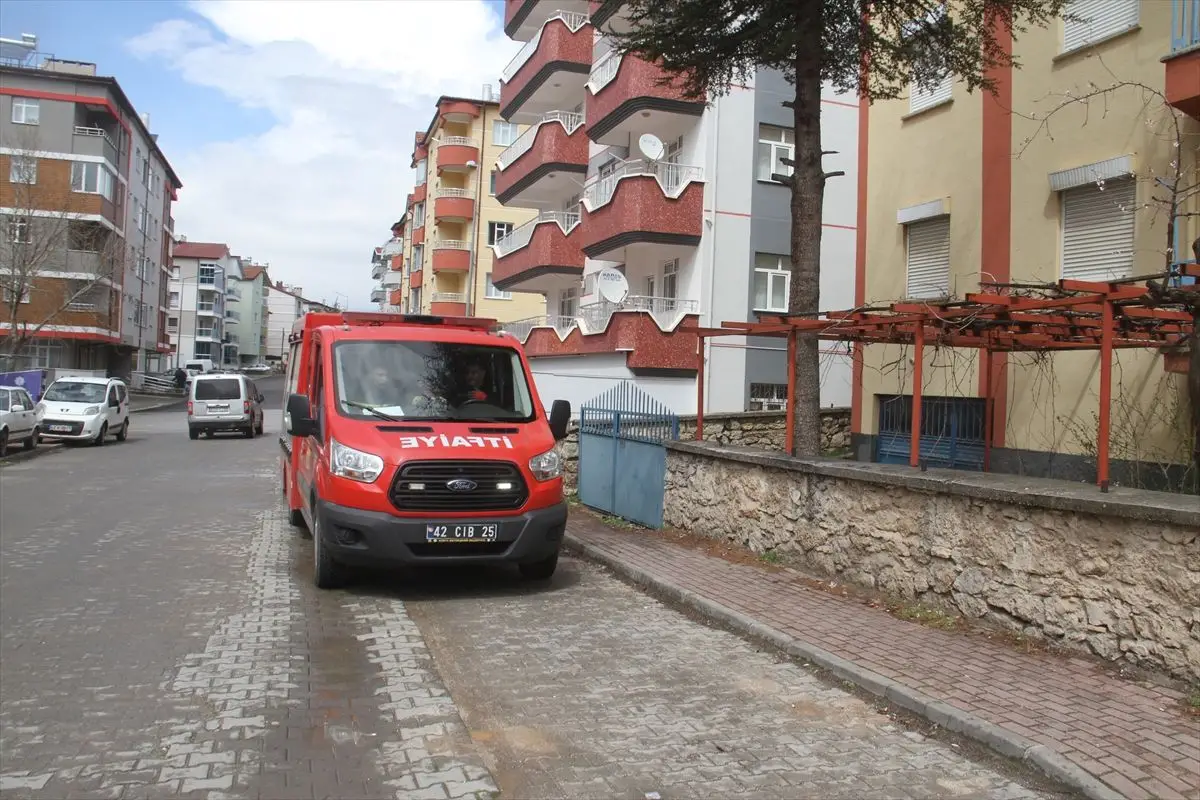 Beyşehir'de Bodrumda Kalan Kedi, İtfaiye ve Polis Ekiplerinin Koordineli Çabalarıyla Kurtarıldı