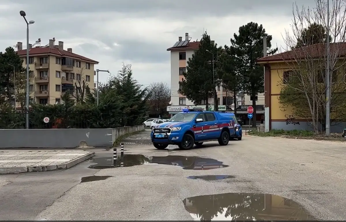 Bolu'da Jandarma CHP'li Meclis Üyesi ve Yetkilileri Gözaltına Aldı