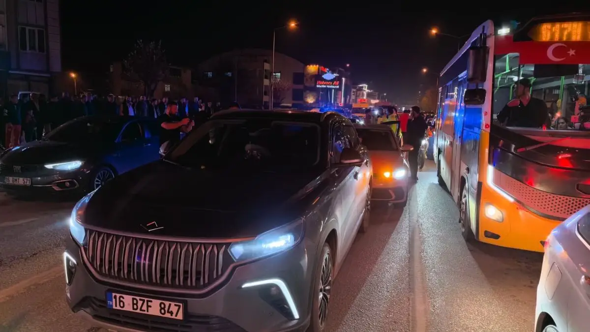 İnegöl'de Zincirleme Kaza: Yaralıların Direnişi ve İlk Yardım Çalışmaları