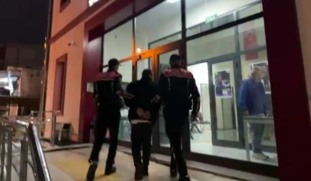 İzmir'de 10 Yıl Hapis Cezalı Kaçak A.D. Yakalandı