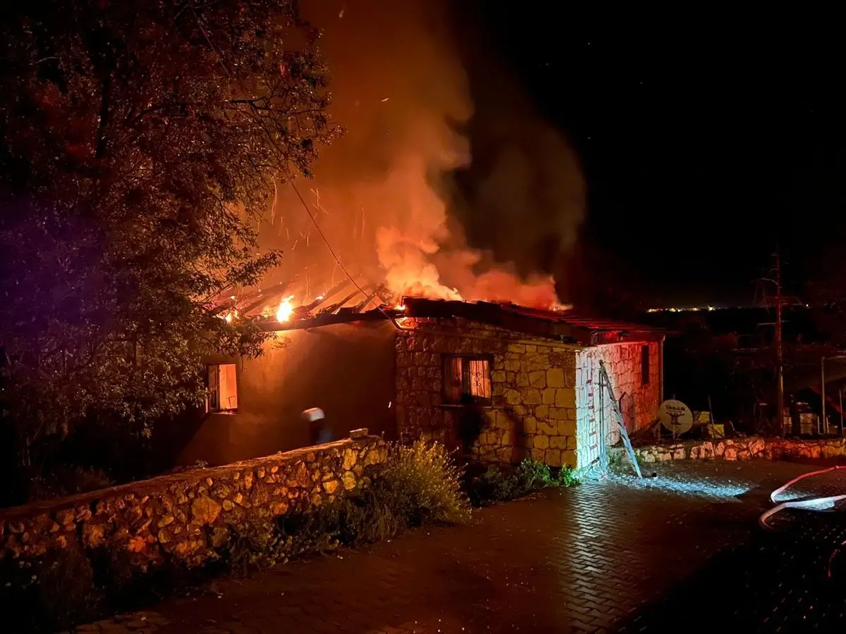 Kaş’ta Bağımsız Evde Çıkan Yangın Hızla Kontrol Altına Alındı
