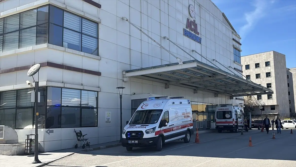 Kastamonu’da İki Lise Öğrencisi Araç Çarpması Sonrası Hafif Yaralı Çıktı