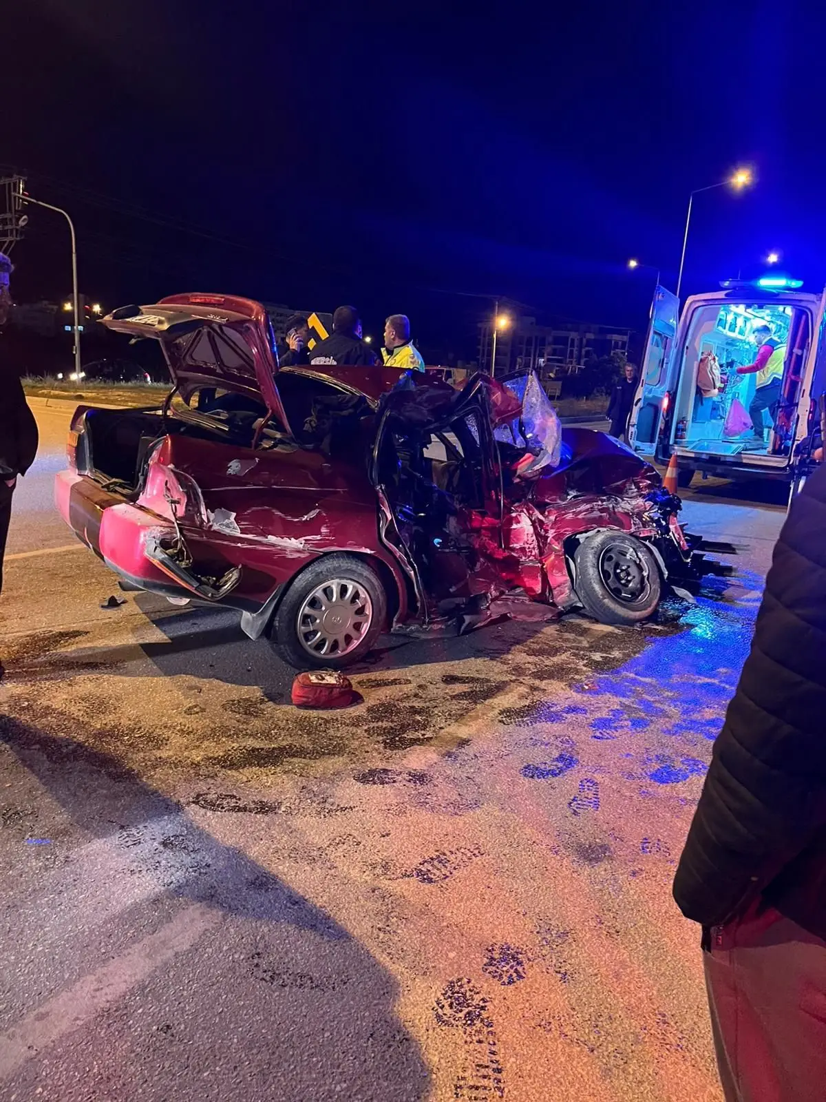 Silifke'de Minibüs ve Otomobil Çarpışması: 1 Kişi Hayatını Kaybetti