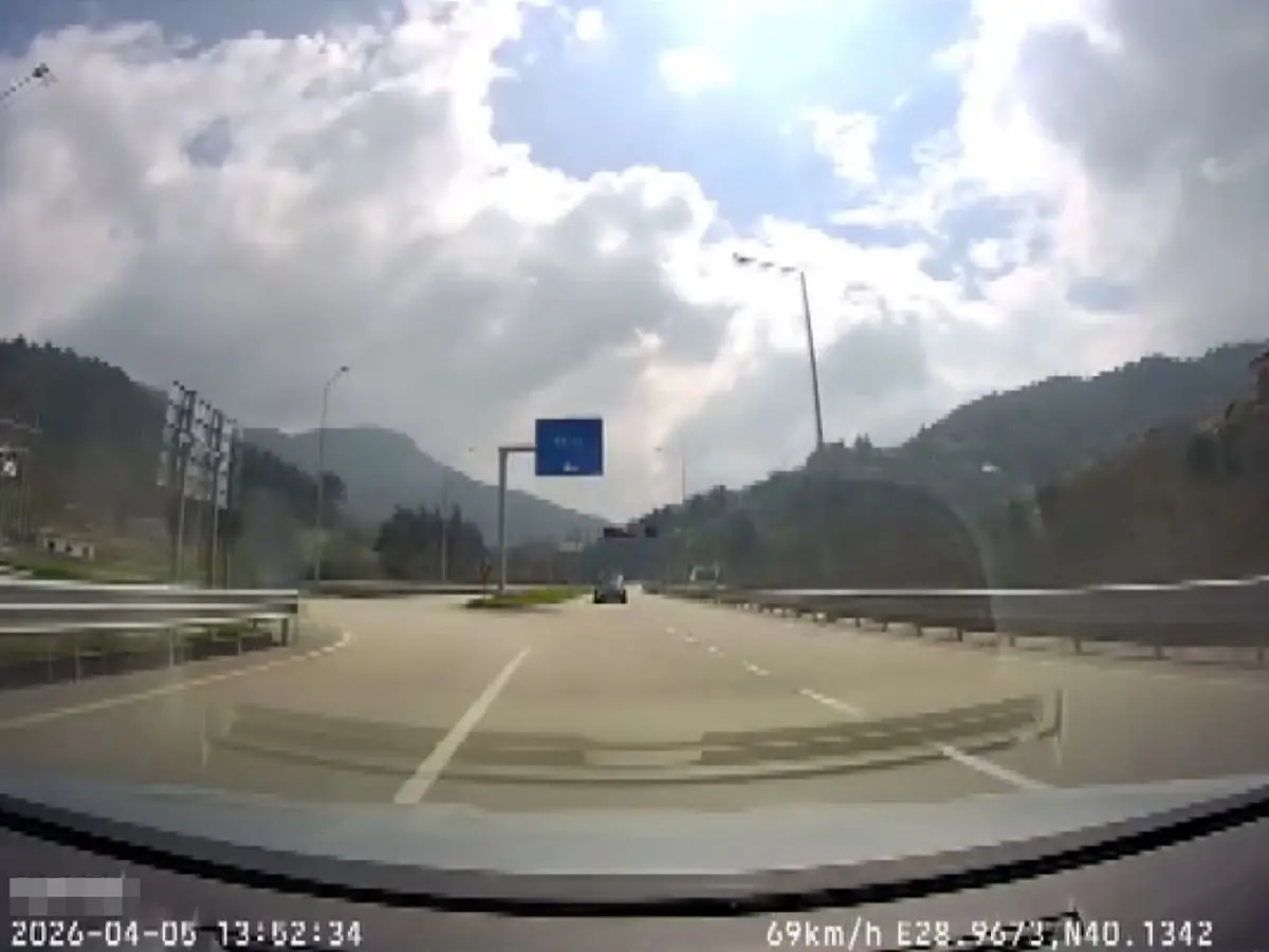 Bursa’da Ters Yönde İlerleyen Minibüs Trafiği Neredeyse Kazaya Sürükledi