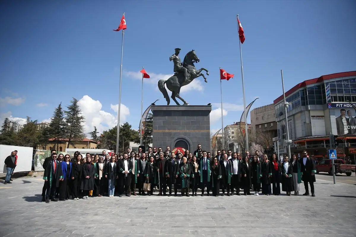 Niğde Barosu, 5 Nisan Avukatlar Günü'nde Birlik ve Adalet Mesajı Verdi
