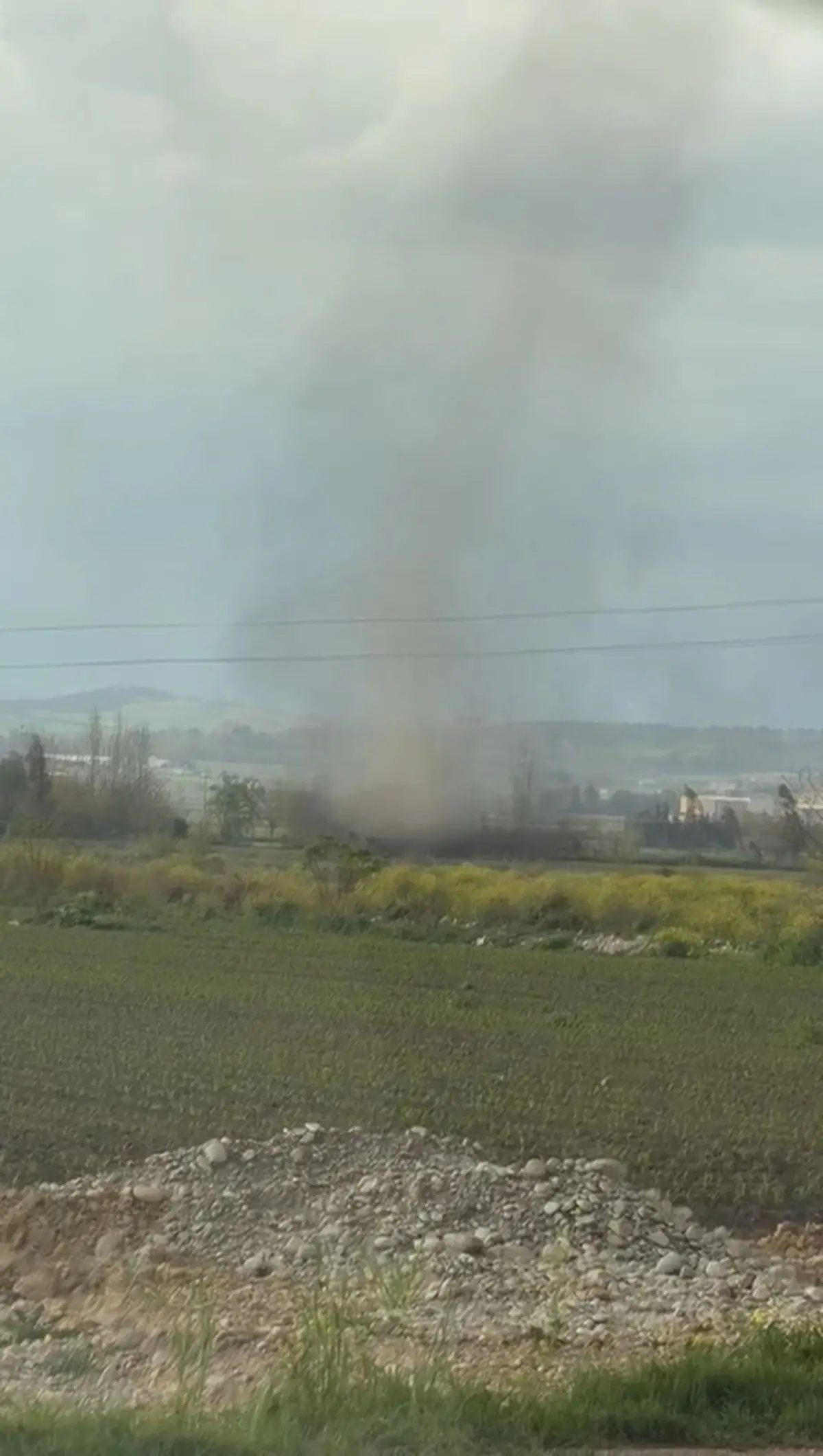 Osmaniye'nin Kadirli İlçesinde Aniden Oluşan Hortum Görüntülendi