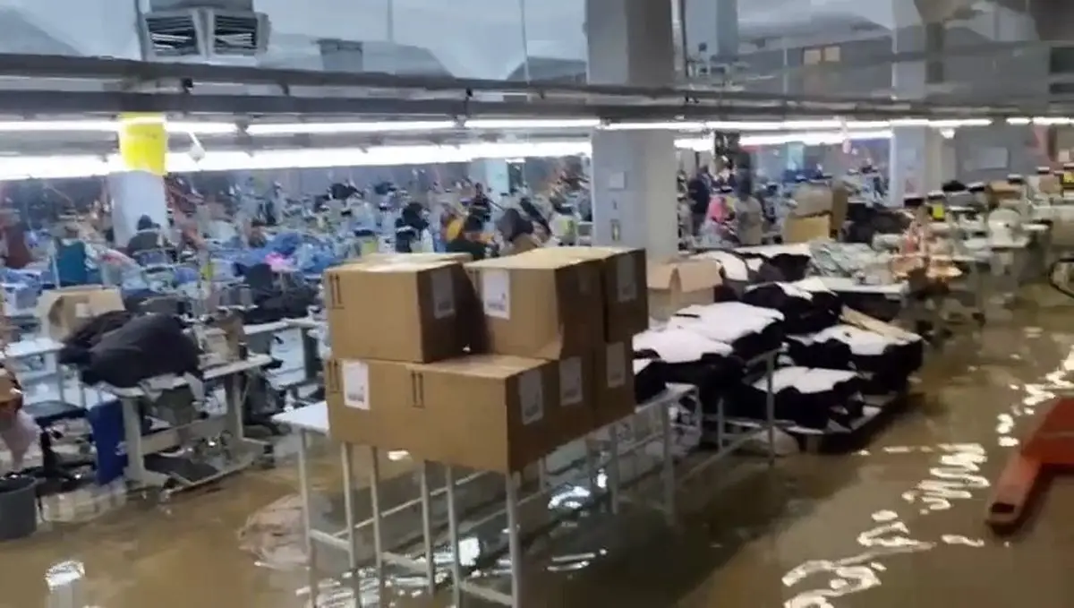 Şanlıurfa'da Birecik'te Şiddetli Yağışlar Tekstil Fabrikasını Sular Altına Soktu