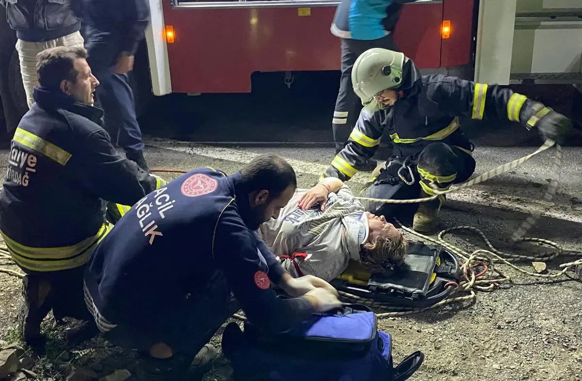 Şarköy'de Uçurum Kenarında Kaza: 3 Yaralı