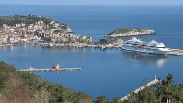 Astoria Grande gemisinin Amasra sahilinden manzarası