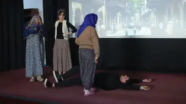 Hakkari Üniversitesi'nde Gençler Sahneye Çıktı: "Şair Evlenmesi" ve "Damat Adayları" Oyunları İzleyicileri Büyüledi