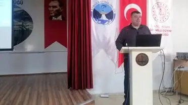 Doç. Dr. Asıf Yokuş’un sunum yaptığı an