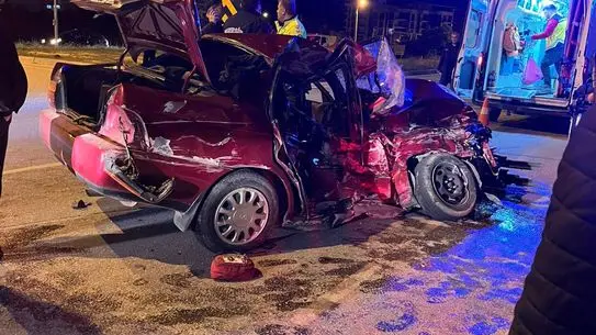 Kazada kullanılan minibüs ve otomobil