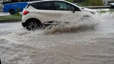 Osmaniye Kadirli'de sağanak ve dolu sonrası su birikintileri