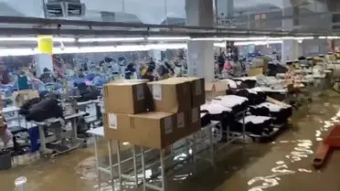 Sel altında kalan fabrikadan kurtarılan ekipmanlar