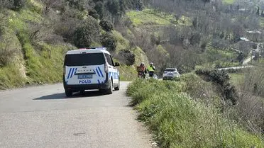 Araziye yuvarlanan araç