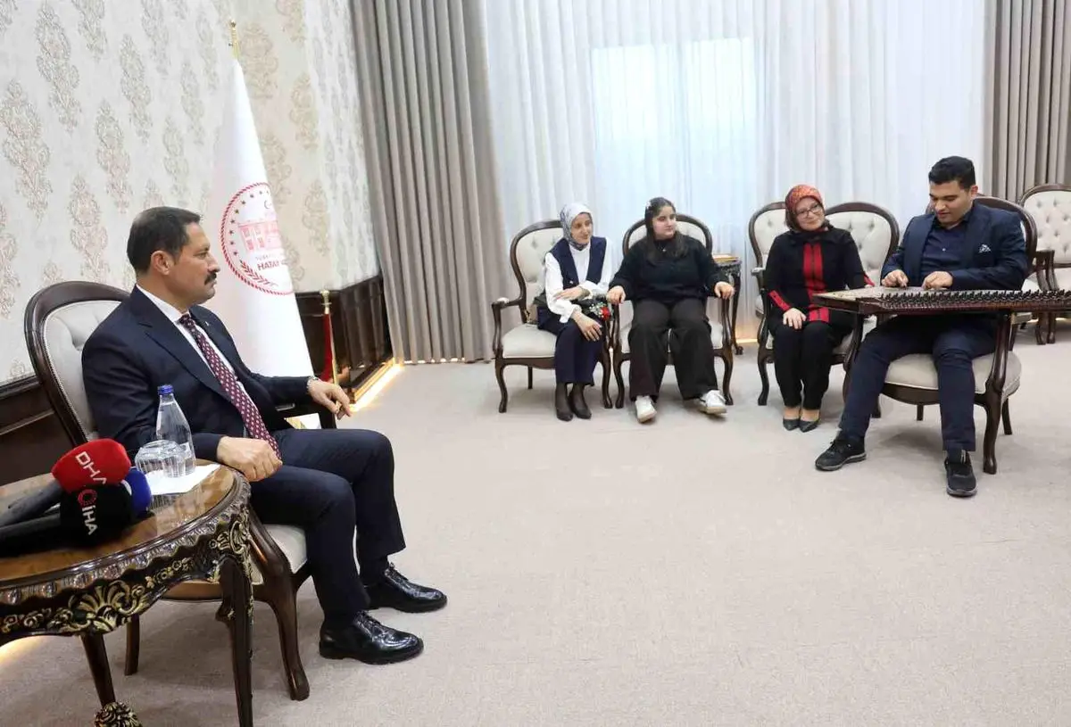 Otizmli Müzik Dehası Ertuğrul, Hatay Valisi Masatlı'yı Büyüledi