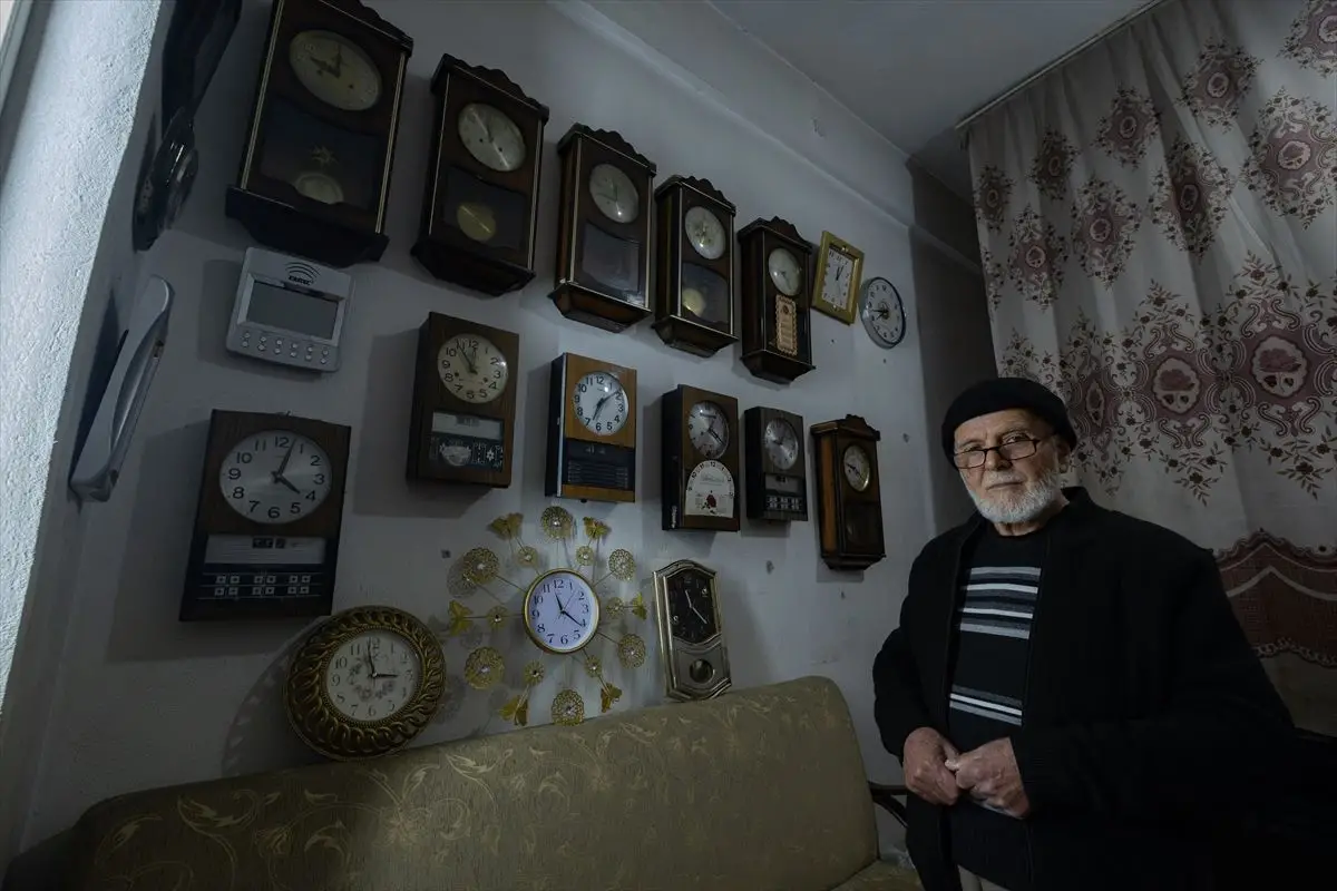 Yarım Asırdır Saat Tamirinde: 74 Yaşındaki Usta Ahmet Kural'ın Hikayesi