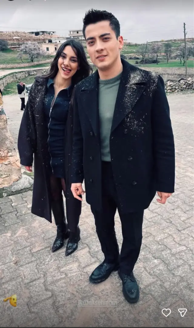 Dilin Döğer ve Atakan Özkaya’nın setten bir başka fotoğrafı