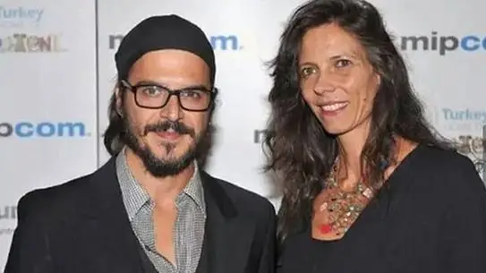 Mehmet Günsür'ün romantik bir fotoğrafı