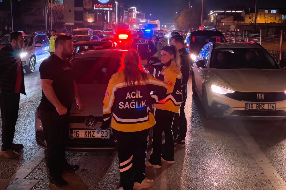 İnegöl'de Zincirleme Kaza: Sürücü ve Yolcular Polis ve Sağlık Ekiplerine Zor Anlar Yaşattı