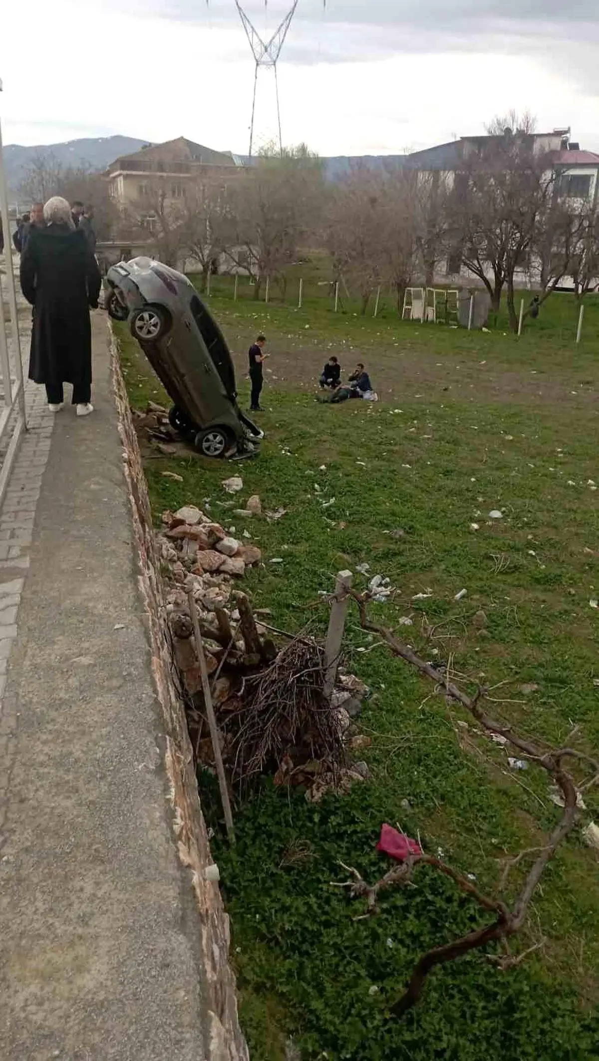 Elazığ-Bingöl Karayolunda Şarampole Çarpan Otomobil 1 Yaralı Bıraktı