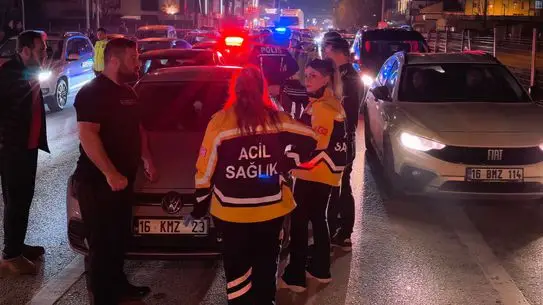 İnegöl'de Zincirleme Kaza: Sürücü ve Yolcular Polis ve Sağlık Ekiplerine Zor Anlar Yaşattı