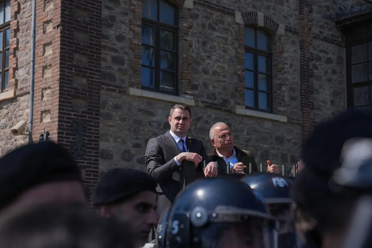 İzmir'de Eski DGM Binalarının Tahliye Süreci Vakıflara Devredildi