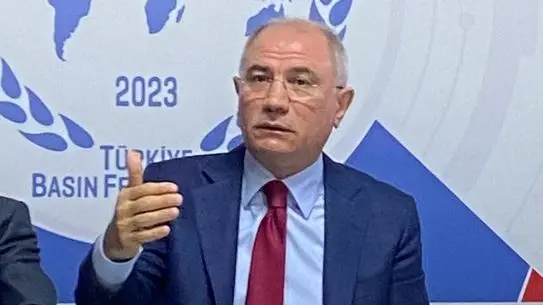 Parti toplantısı sırasında Efkan Ala