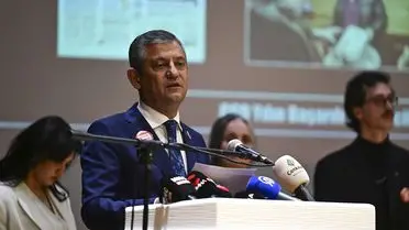 CHP Lideri Özgür Özel, Gazetecilere Mesleki Dayanışma Mesajı Verdi