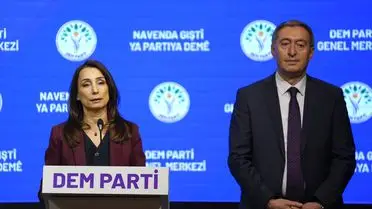 Özgür Özel sahnede