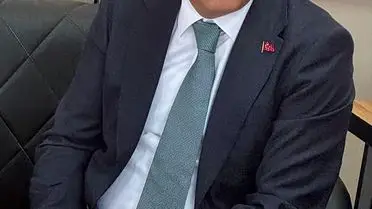 Vali Koç ve gazeteciler toplantı anı