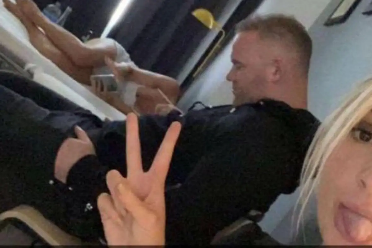 Wayne Rooney'nun odada görülen görüntüsü sosyal medyada gündemde