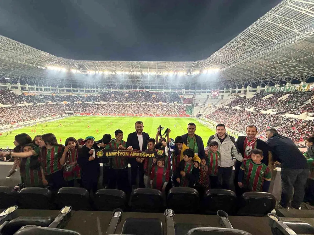 Eğil Gençleri Amed‑Boluspor Maçını Tribünden Coşkuyla İzledi