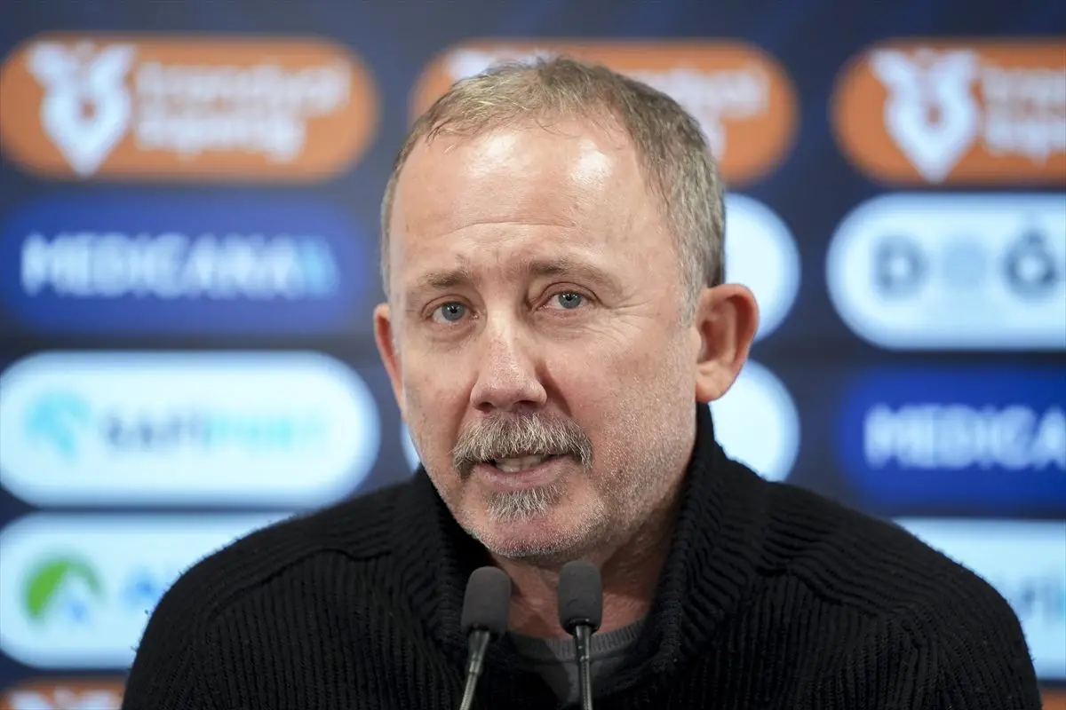 Sergen Yalçın'ın Penaltı İtirazı: Fenerbahçe‑Beşiktaş Derbisinde Gergin Anlar