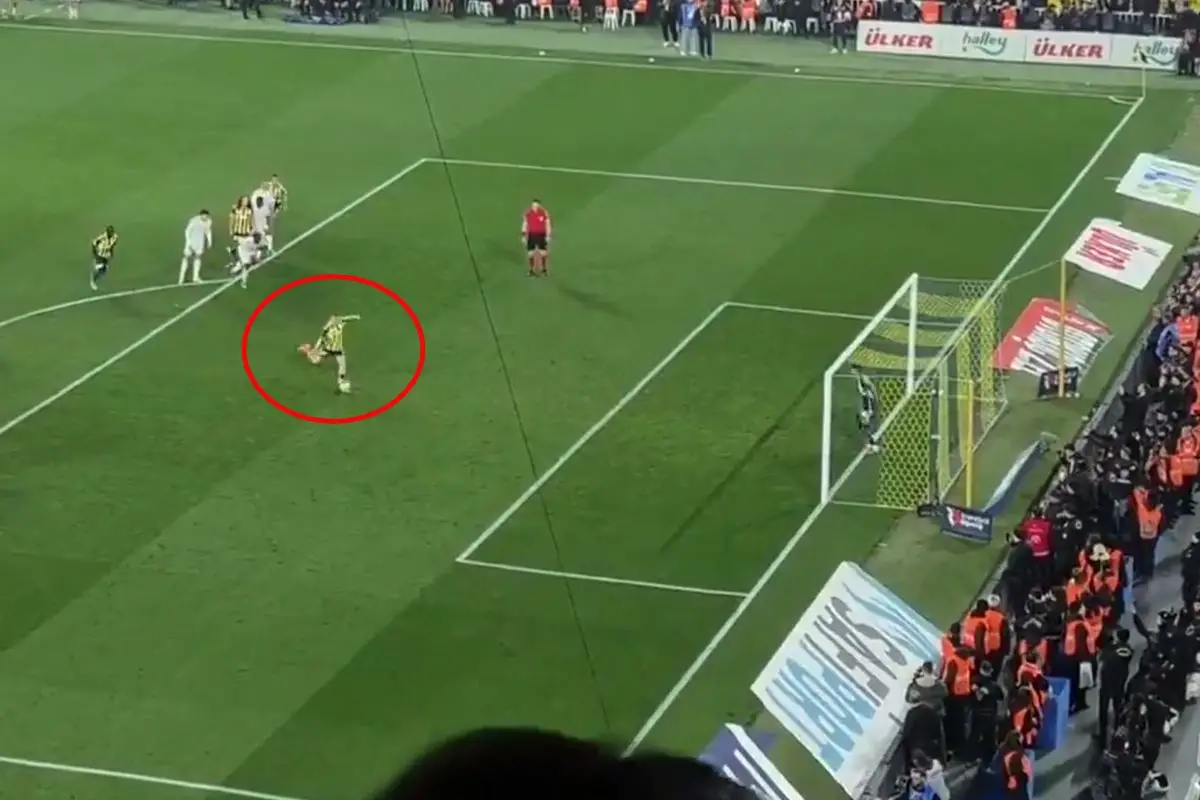 Kerem Aktürkoğlu'nun Penaltı Anı Tribünlerden Gelen Dualarla Çalkalandı