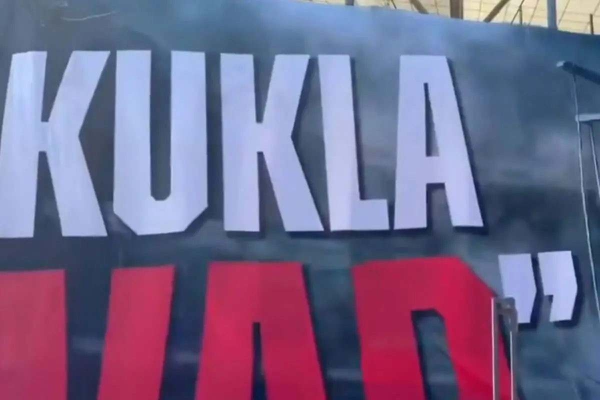 Beşiktaş taraftarından VAR protestosu: "Kukla VAR" pankartı Tüpraş Stadyumu'nda