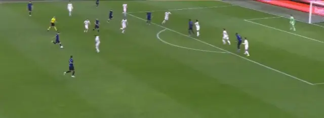 Hakan Çalhanoğlu'nun gol sonrası sevinci