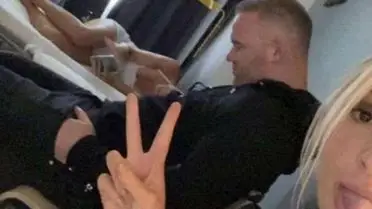 Wayne Rooney ve iki kadın