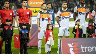 Maçın kritik anlarından bir kare