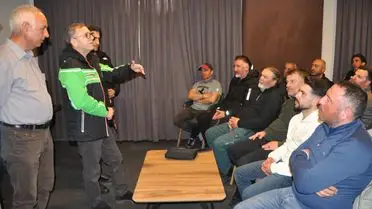 Sertifika töreni ve mutlu katılımcılar