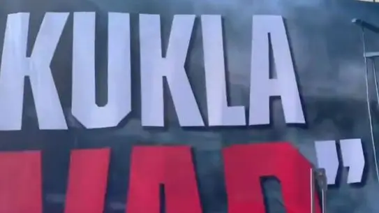 Beşiktaş taraftarının protesto pankartı detayları