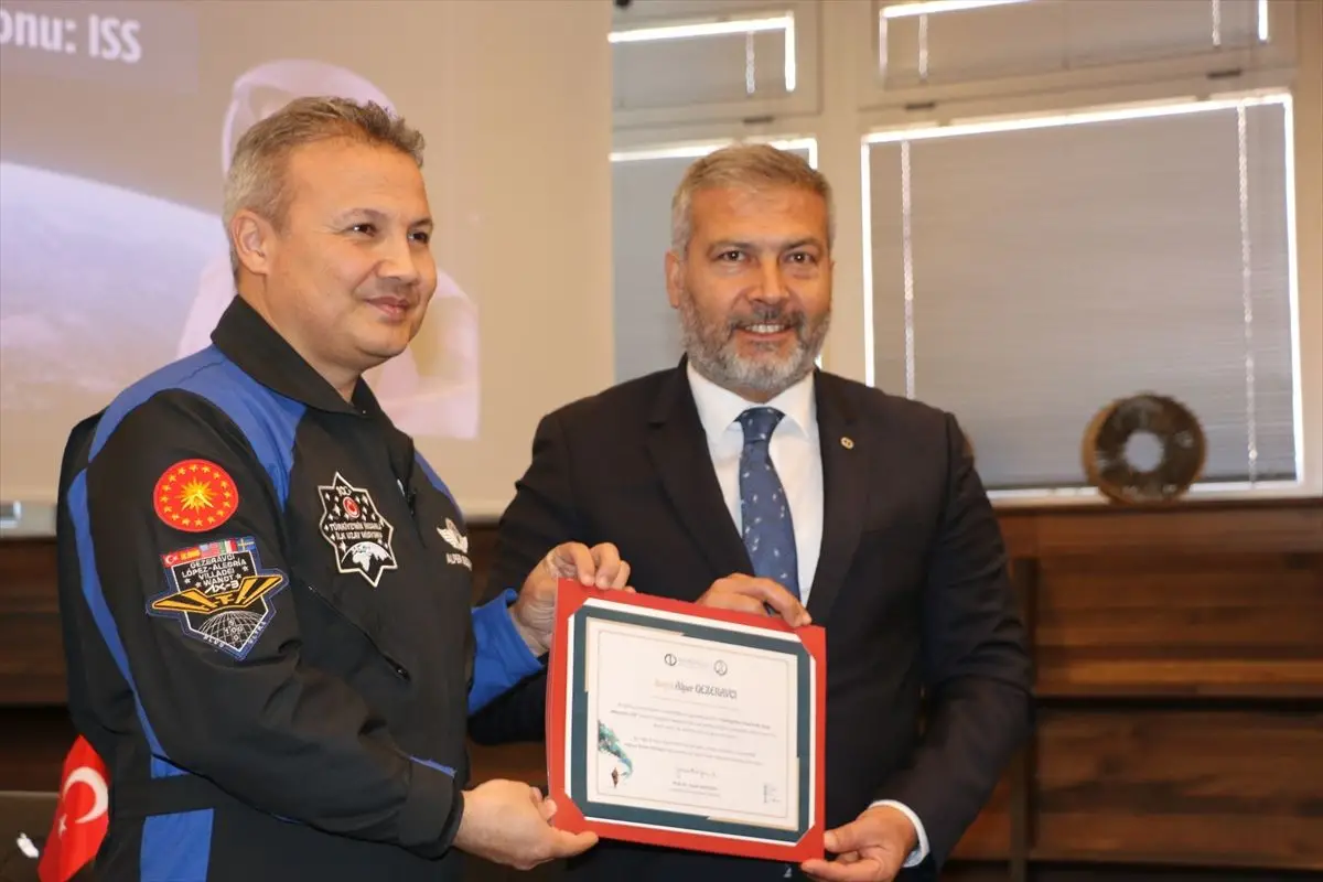 Alper Gezeravcı, Anadolu Üniversitesi’nde Uzay Vizyonunu Paylaştı