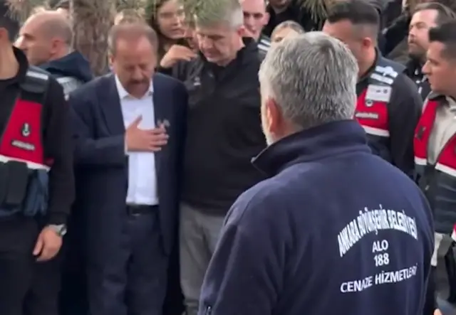 Cenaze töreni kalabalığı