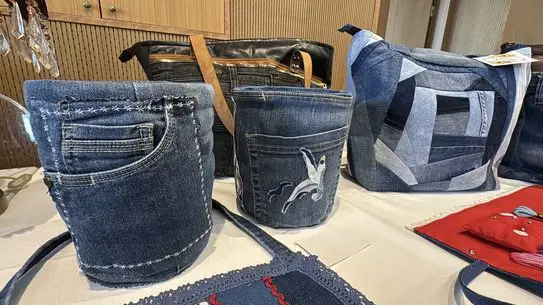 Geri Dönüşümden Şıklığa: Atık Kot Pantolonlarla Yaratılan Yenilikçi Tasarımlar