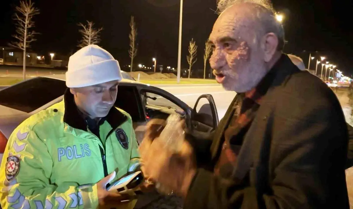 Aksaray’da Alkol ve Ehliyetsiz Sürücünün Yol Açtığı Çarpışma: Kurye Hastaneye Kaldırıldı