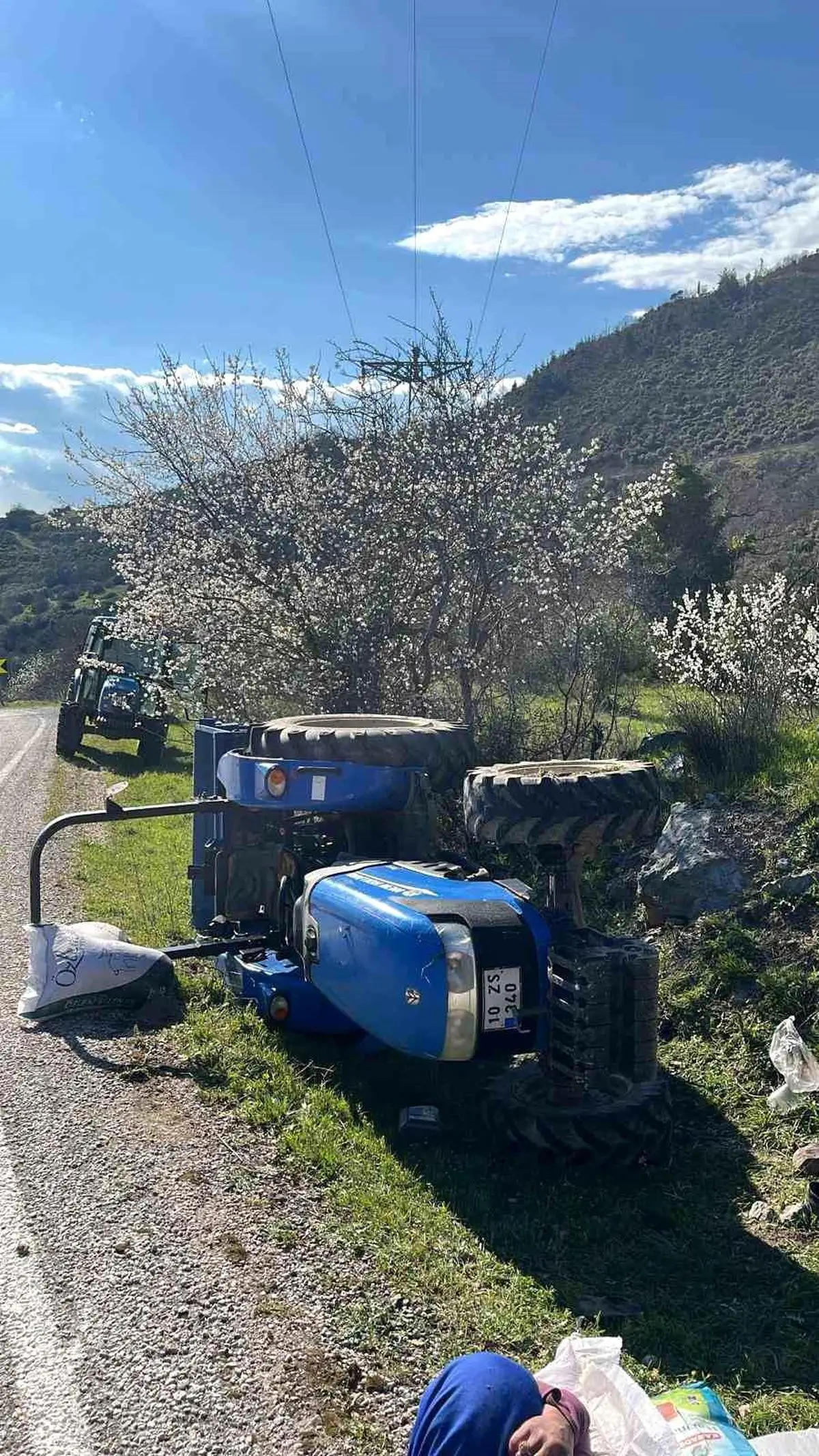 Balıkesir'in Sındırgı İlçesinde Tek Taraflı Kazada Traktör Devrildi, Sürücü Hayatını Kaybetti